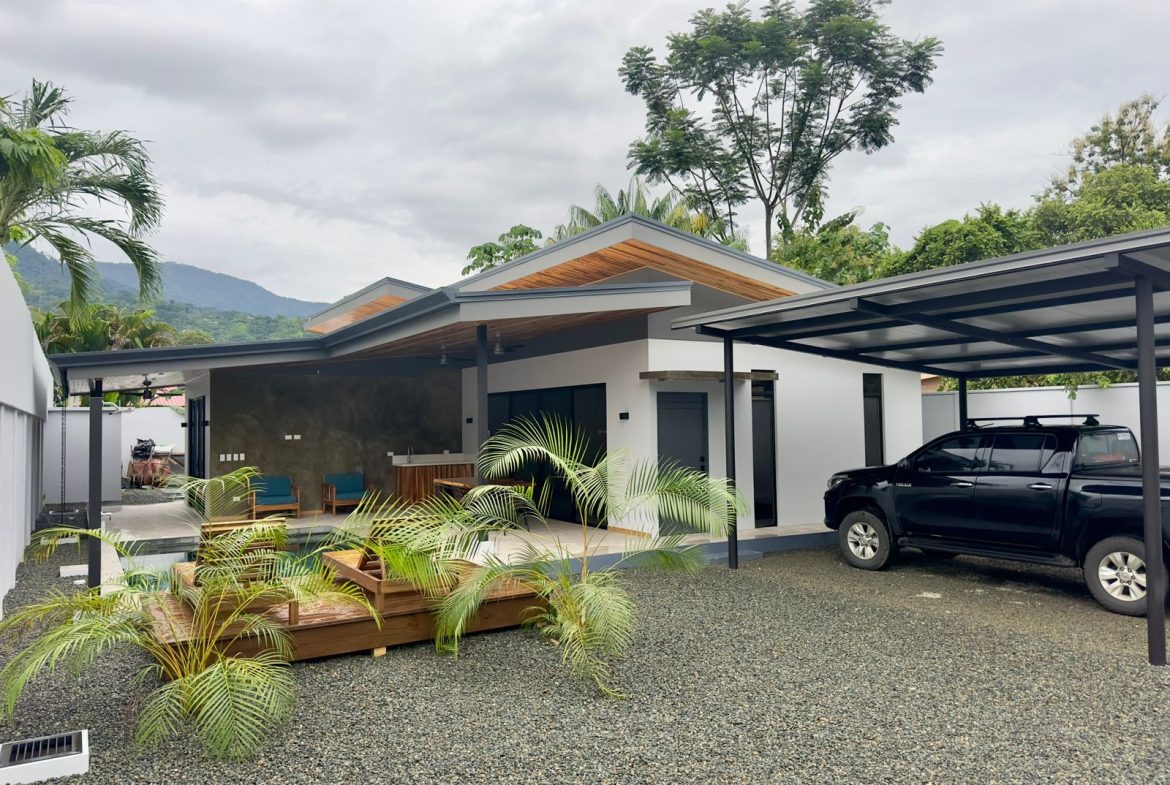 STUNNING 2-BEDROOM HOME IN TRANQUIL COMMUNITY – CLOSE TO MARINO BALLENA NATIONAL PARK – 0.11 ACRES