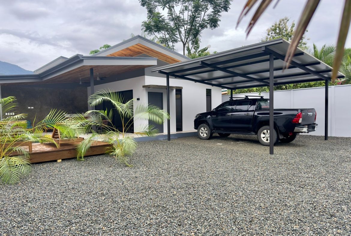 STUNNING 2-BEDROOM HOME IN TRANQUIL COMMUNITY – CLOSE TO MARINO BALLENA NATIONAL PARK – 0.11 ACRES