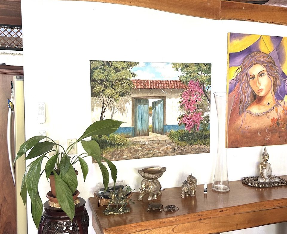 CASA BALI – 3 BEDROOM HOME WALKING DISTANCE TO THE BEACH