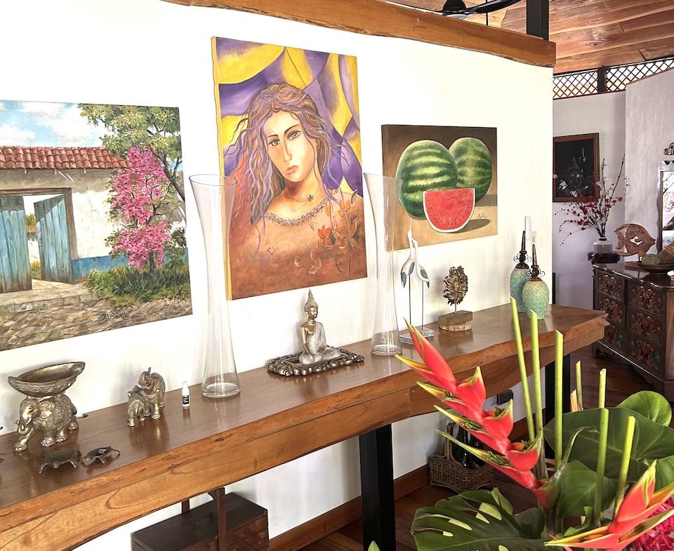 CASA BALI – 3 BEDROOM HOME WALKING DISTANCE TO THE BEACH