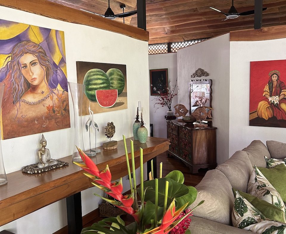 CASA BALI – 3 BEDROOM HOME WALKING DISTANCE TO THE BEACH