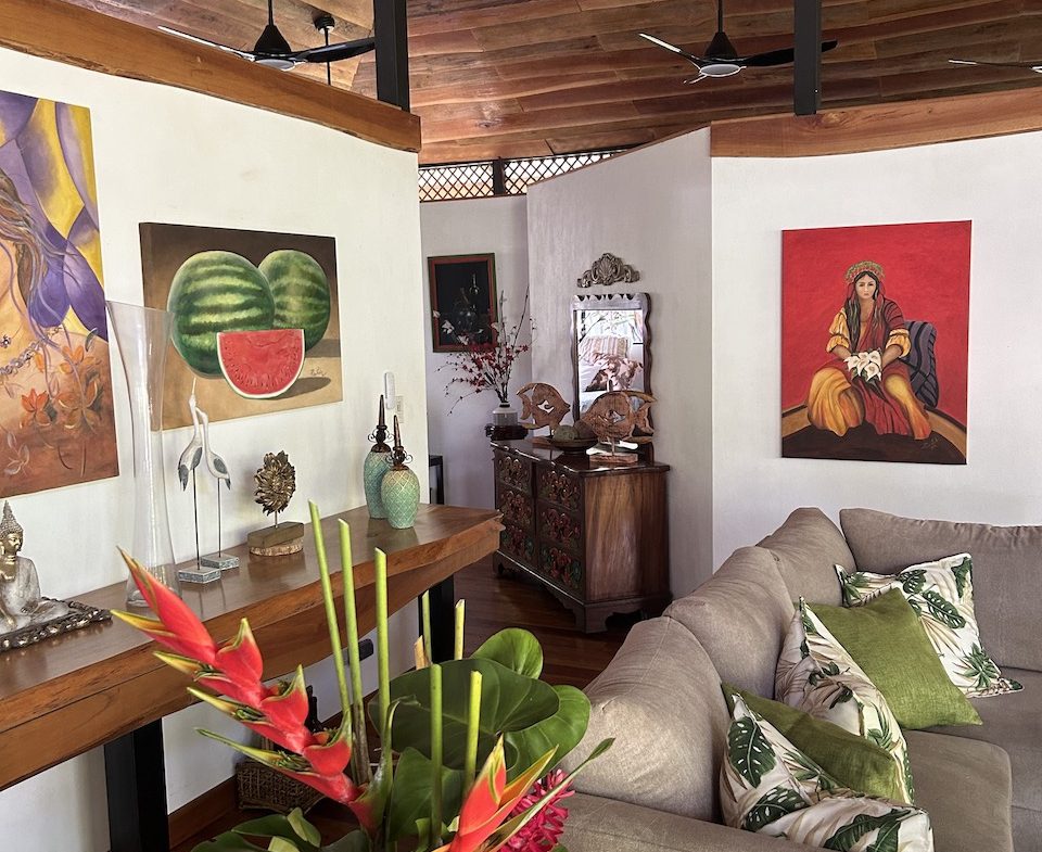 CASA BALI – 3 BEDROOM HOME WALKING DISTANCE TO THE BEACH