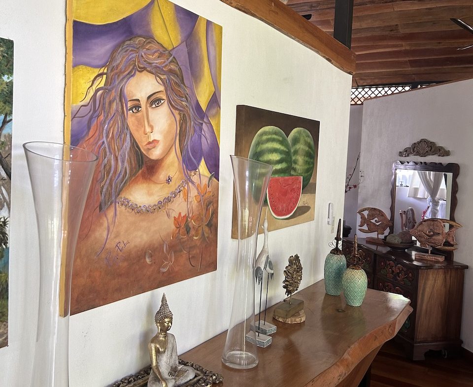 CASA BALI – 3 BEDROOM HOME WALKING DISTANCE TO THE BEACH