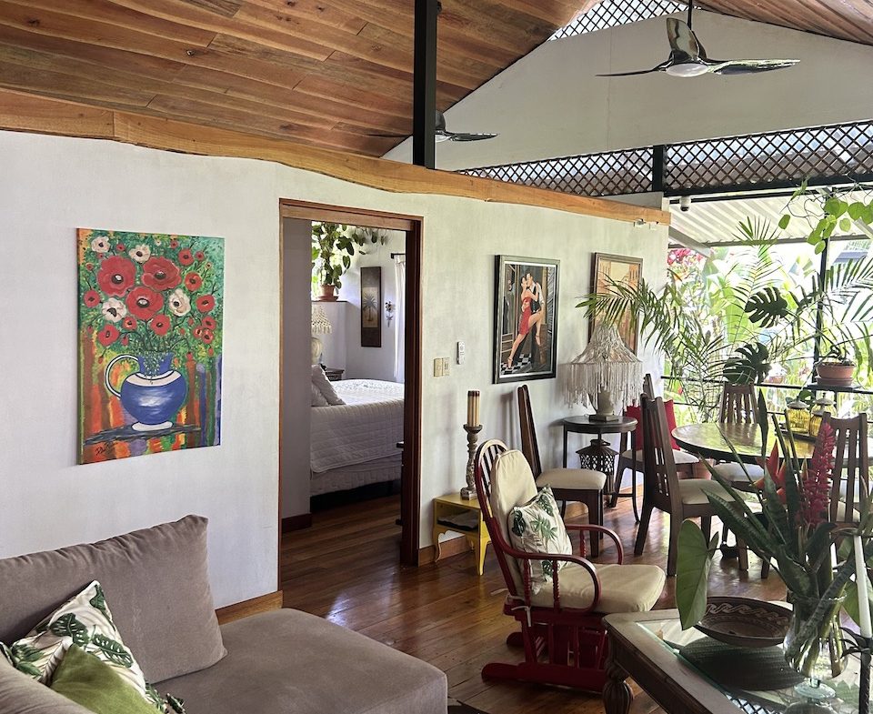 CASA BALI – 3 BEDROOM HOME WALKING DISTANCE TO THE BEACH