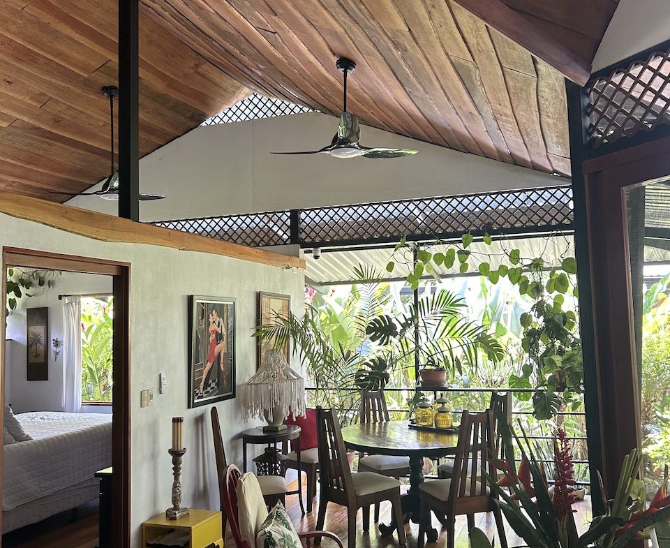 CASA BALI – 3 BEDROOM HOME WALKING DISTANCE TO THE BEACH