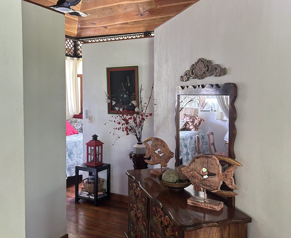 CASA BALI – 3 BEDROOM HOME WALKING DISTANCE TO THE BEACH