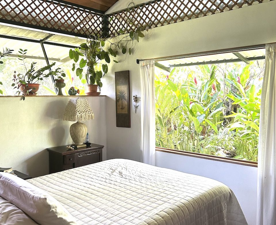 CASA BALI – 3 BEDROOM HOME WALKING DISTANCE TO THE BEACH