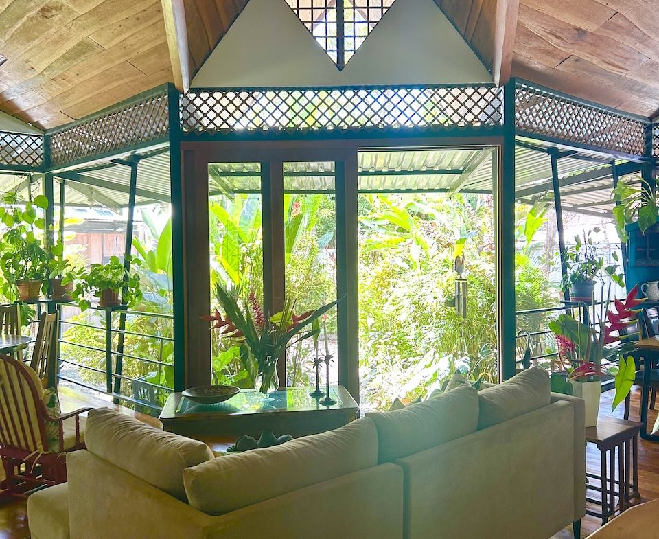 CASA BALI – 3 BEDROOM HOME WALKING DISTANCE TO THE BEACH