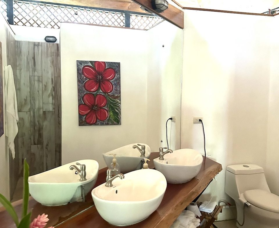 CASA BALI – 3 BEDROOM HOME WALKING DISTANCE TO THE BEACH