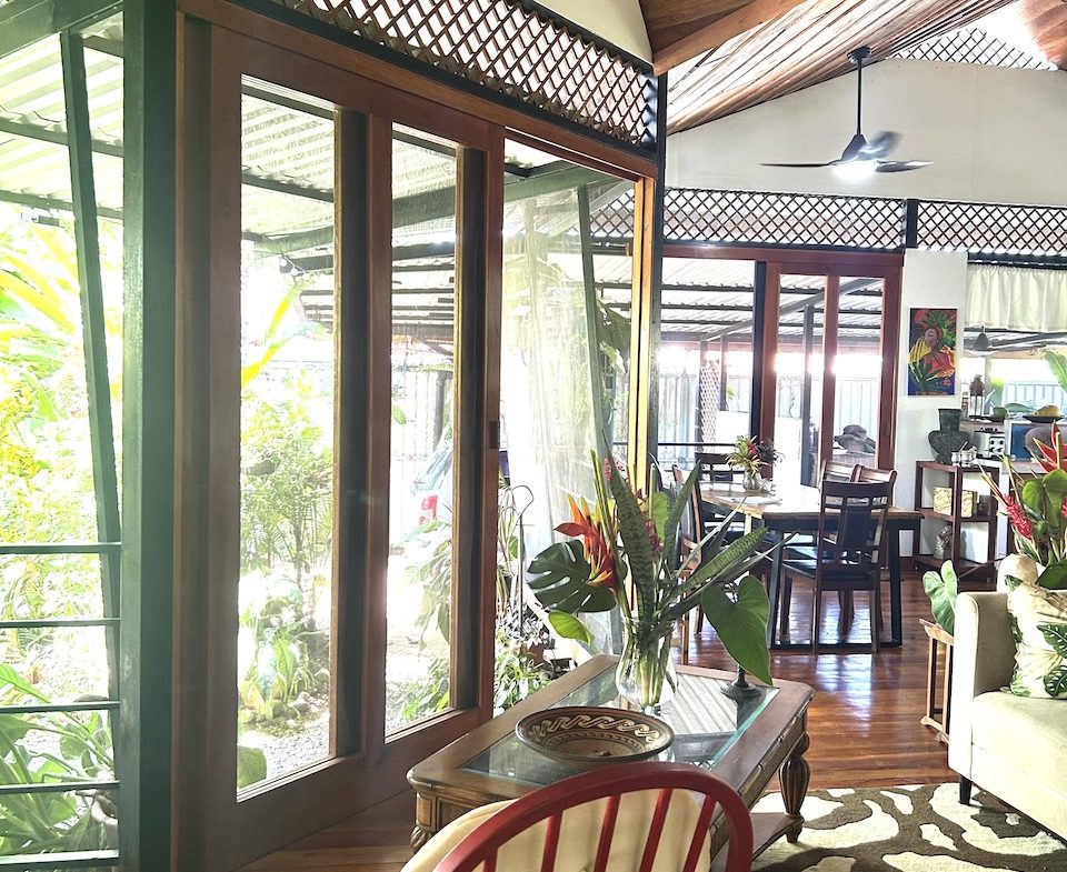 CASA BALI – 3 BEDROOM HOME WALKING DISTANCE TO THE BEACH