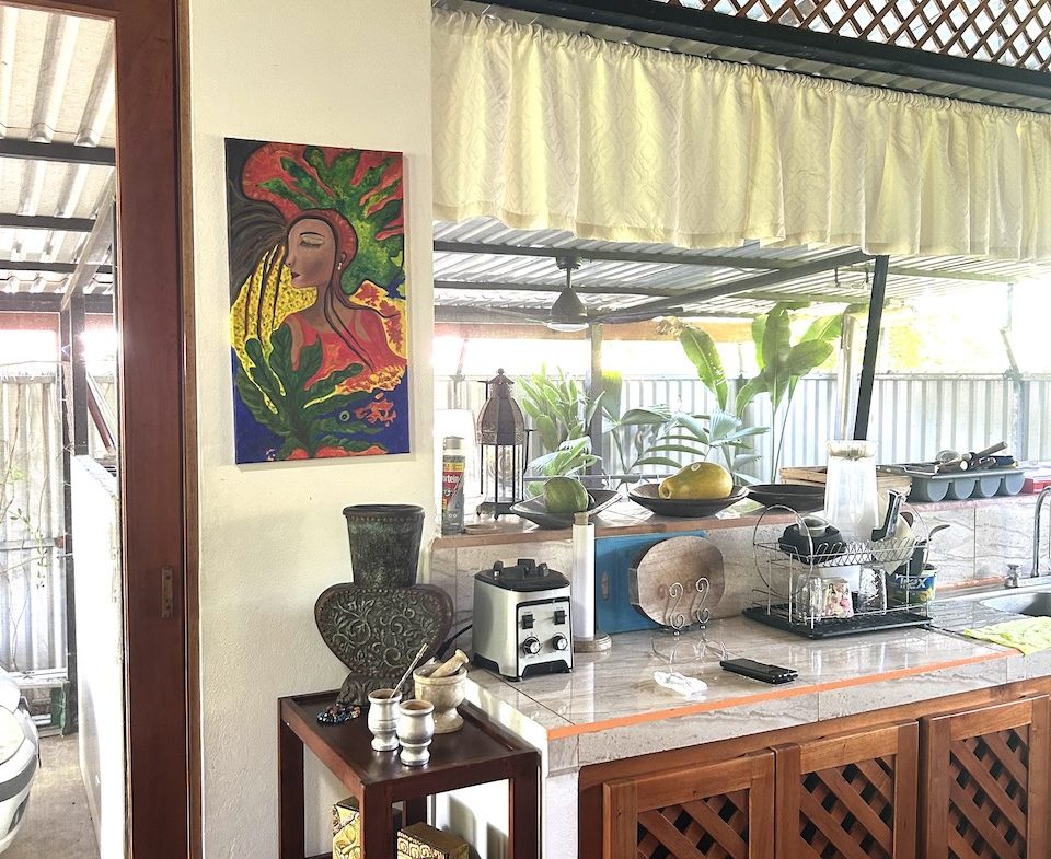 CASA BALI – 3 BEDROOM HOME WALKING DISTANCE TO THE BEACH