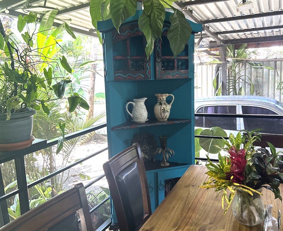 CASA BALI – 3 BEDROOM HOME WALKING DISTANCE TO THE BEACH
