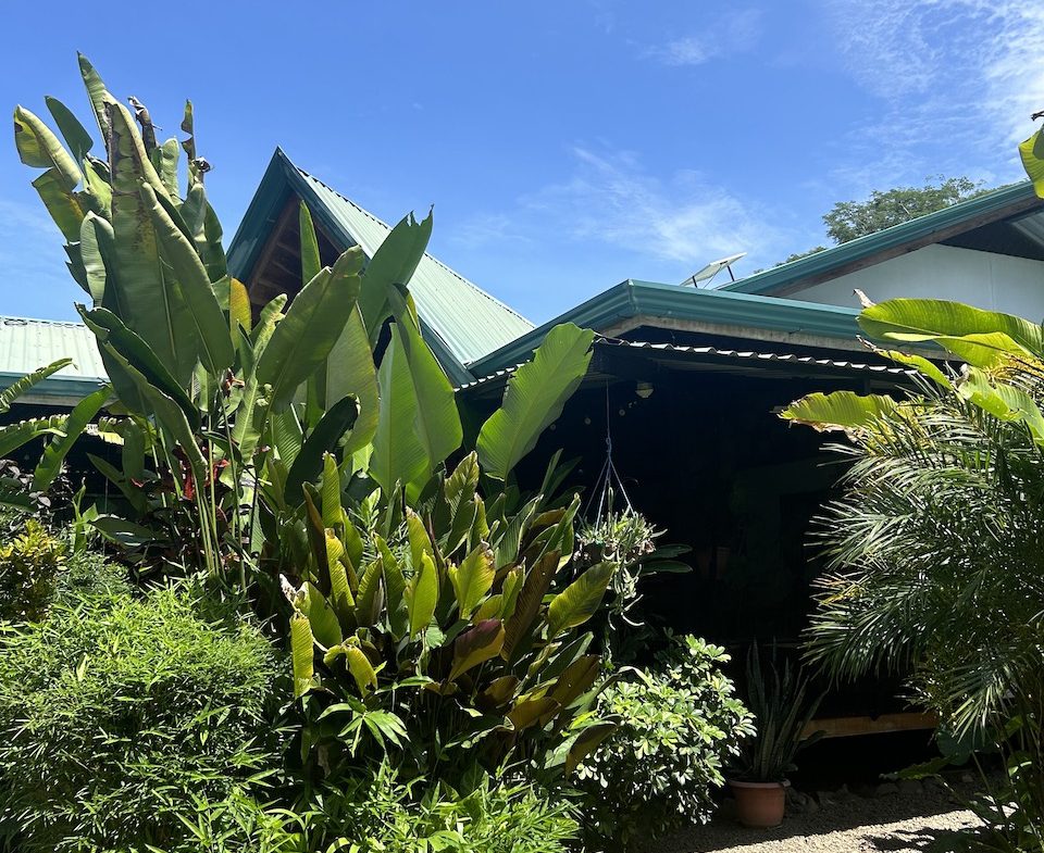 CASA BALI – 3 BEDROOM HOME WALKING DISTANCE TO THE BEACH