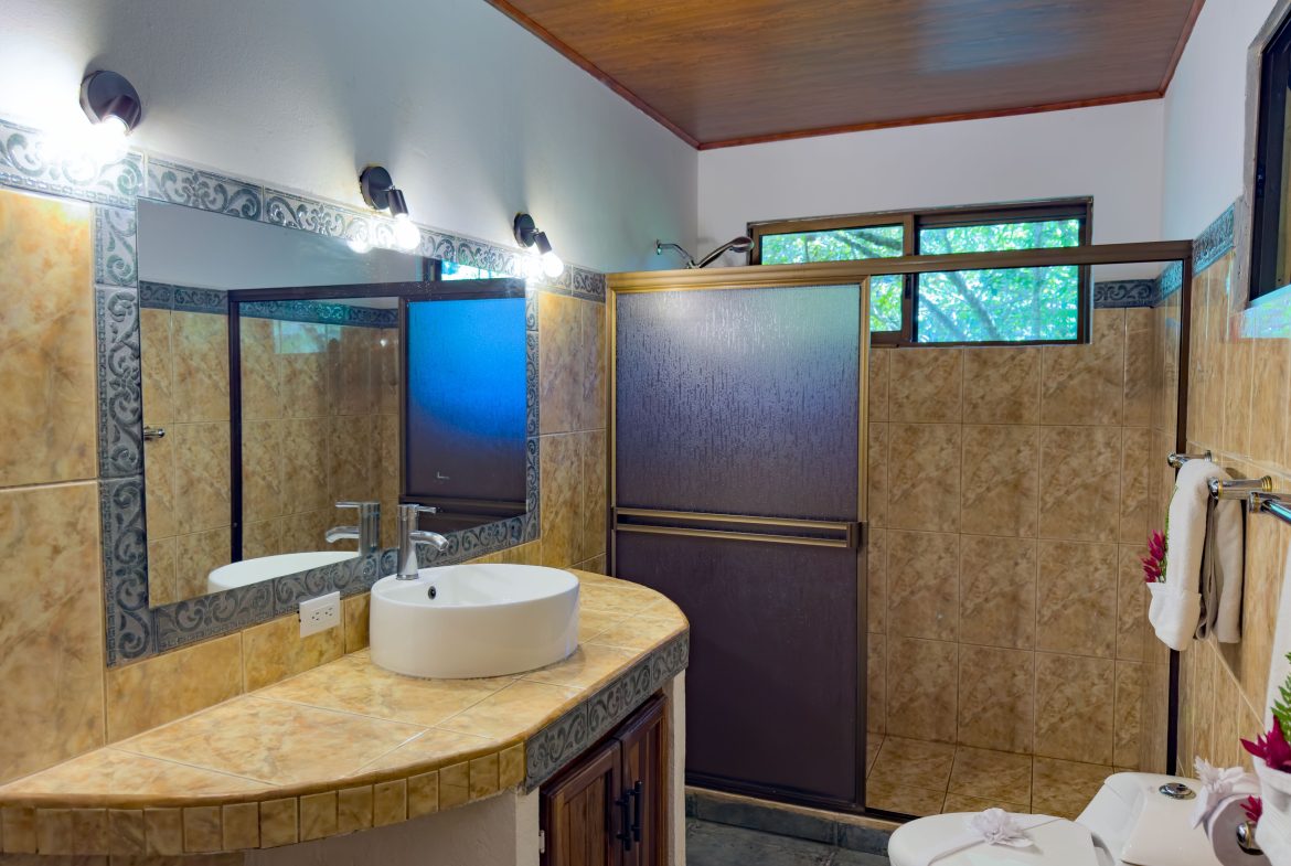 CASA MARIPOSA CONDOMINIUM IN THE HEART OF MANUEL ANTONIO