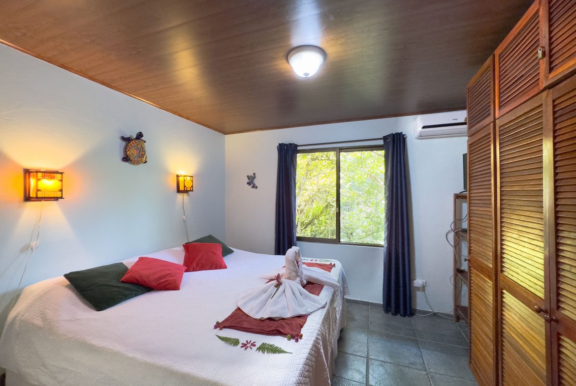 CASA MARIPOSA CONDOMINIUM IN THE HEART OF MANUEL ANTONIO