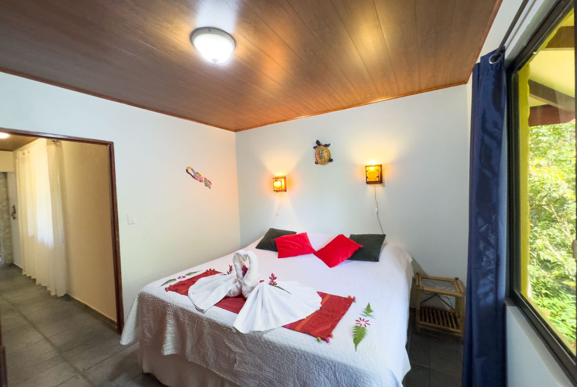CASA MARIPOSA CONDOMINIUM IN THE HEART OF MANUEL ANTONIO