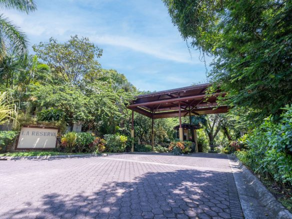 AMAZING 8 BEDROOMS HOME IN GATED COMMUNITY MANUEL ANTONIO 2.47 ACRES, Manuel Antonio, Costa Rica — photo 5