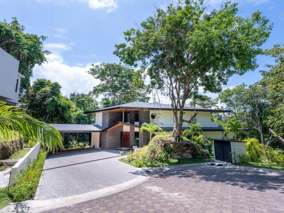 AMAZING 8 BEDROOMS HOME IN GATED COMMUNITY MANUEL ANTONIO 2.47 ACRES, Manuel Antonio, Costa Rica — photo 6
