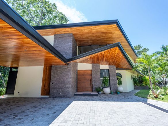 AMAZING 8 BEDROOMS HOME IN GATED COMMUNITY MANUEL ANTONIO 2.47 ACRES, Manuel Antonio, Costa Rica — photo 7