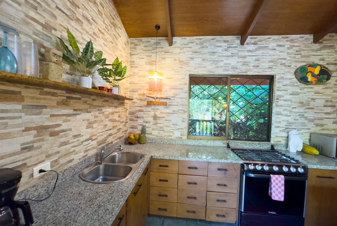 CASA MARIPOSA CONDOMINIUM IN THE HEART OF MANUEL ANTONIO