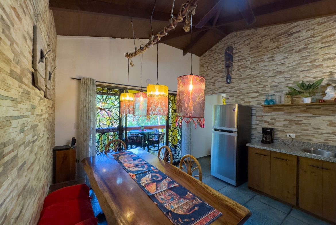 CASA MARIPOSA CONDOMINIUM IN THE HEART OF MANUEL ANTONIO