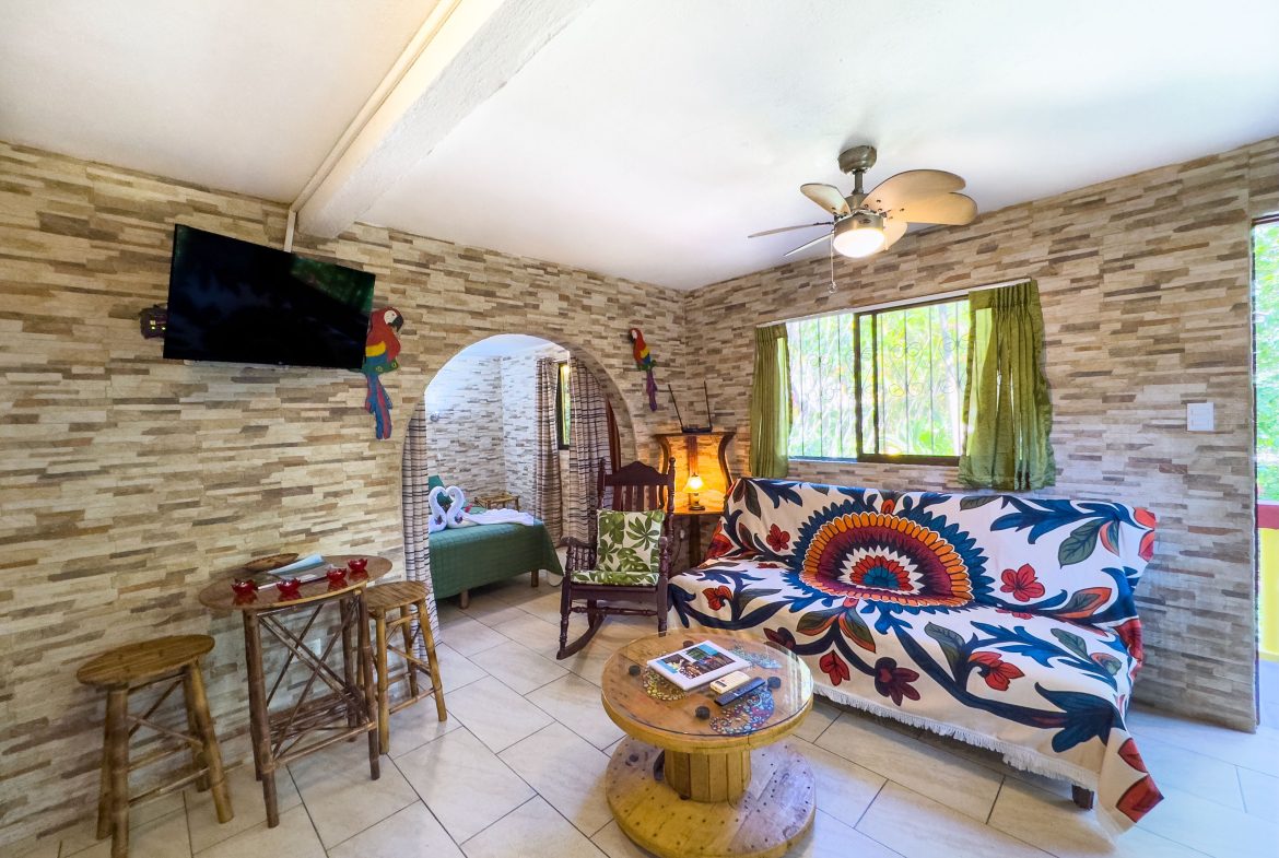 CASA MARIPOSA CONDOMINIUM IN THE HEART OF MANUEL ANTONIO