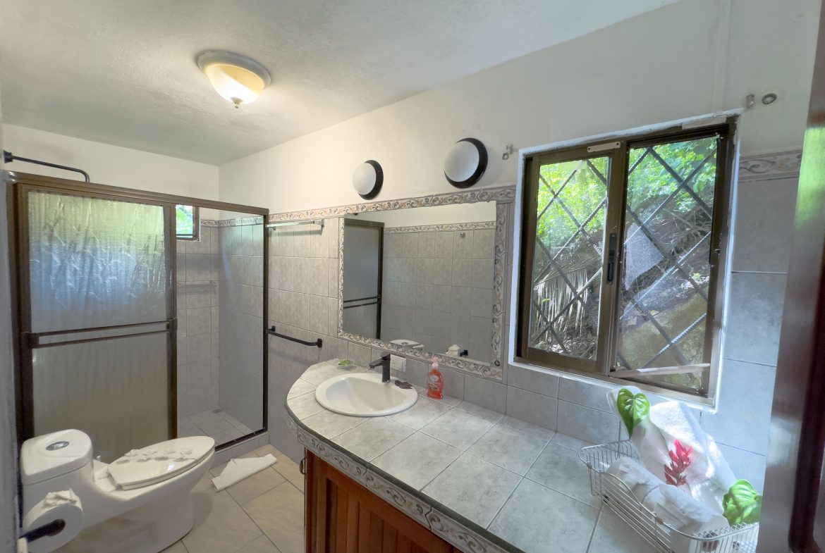 CASA MARIPOSA CONDOMINIUM IN THE HEART OF MANUEL ANTONIO