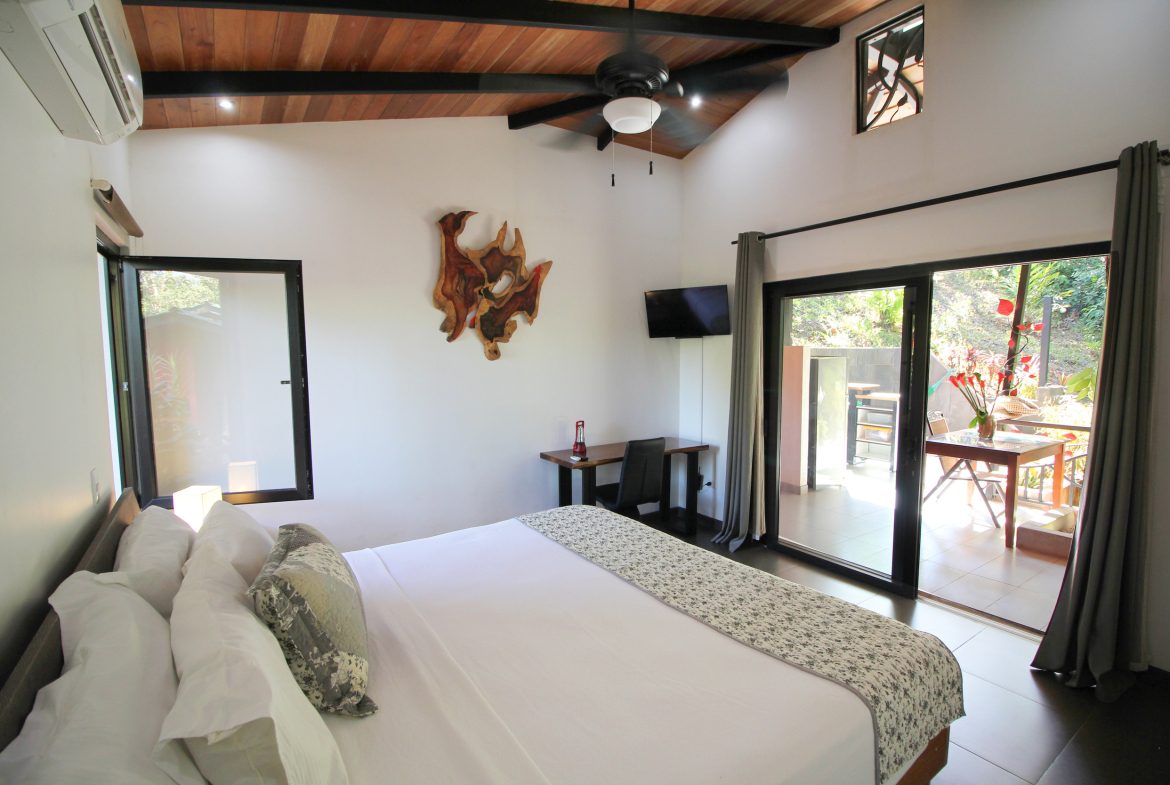 HOME, CABINS,DINNING AREA AND EXTRA SPACE TO BUILD