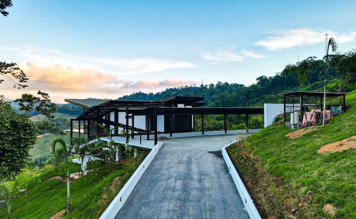AMAZING PROPERTY WITH OCEAN AND MOUNTAIN VIEWS IN ESCALERAS – 2.44 ACRES