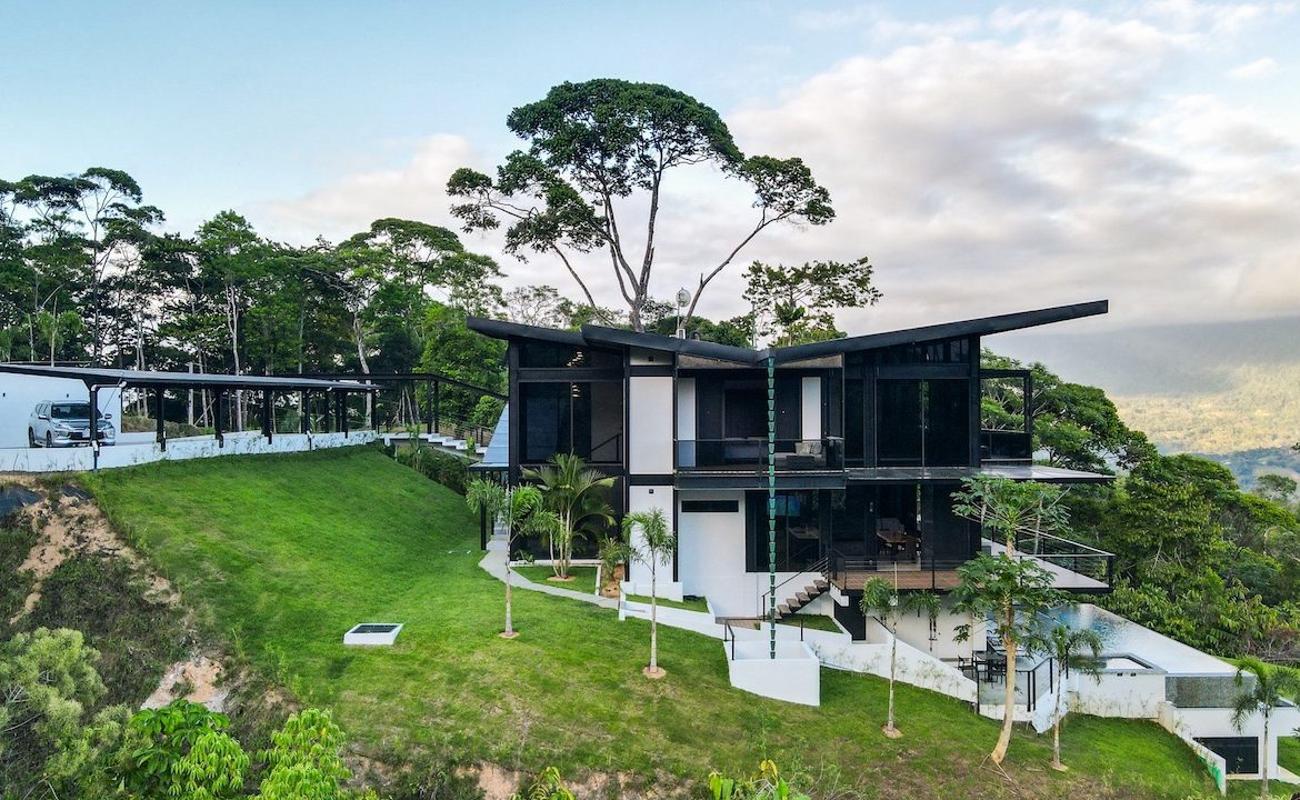 AMAZING PROPERTY WITH OCEAN AND MOUNTAIN VIEWS IN ESCALERAS – 2.44 ACRES