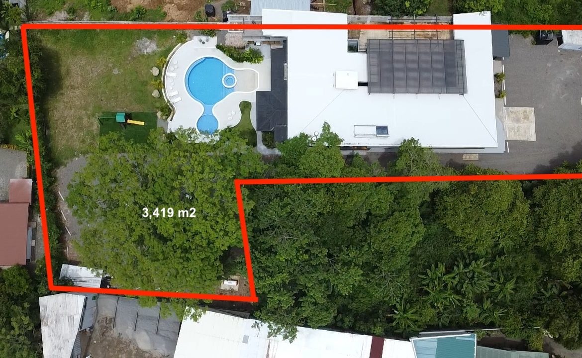 COMMERCIAL CENTER FOR SALE IN UVITA  – 0.84 ACRES