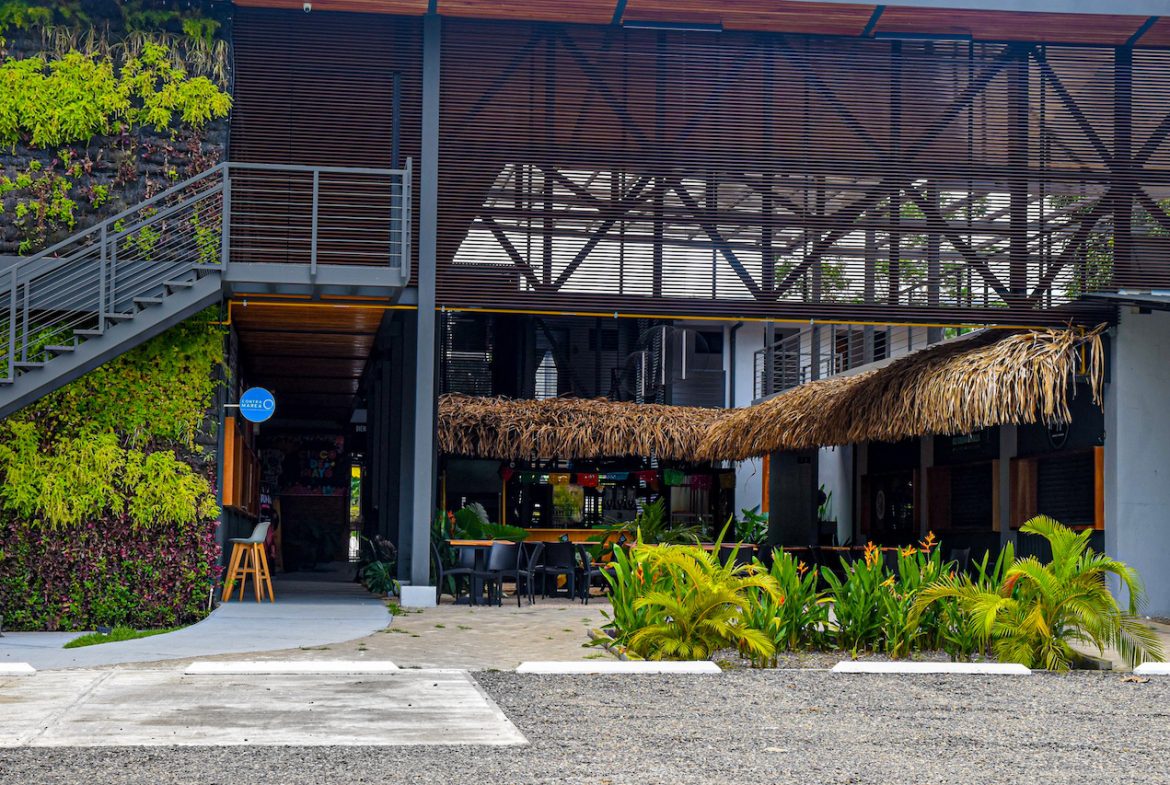 COMMERCIAL CENTER FOR SALE IN UVITA  – 0.84 ACRES