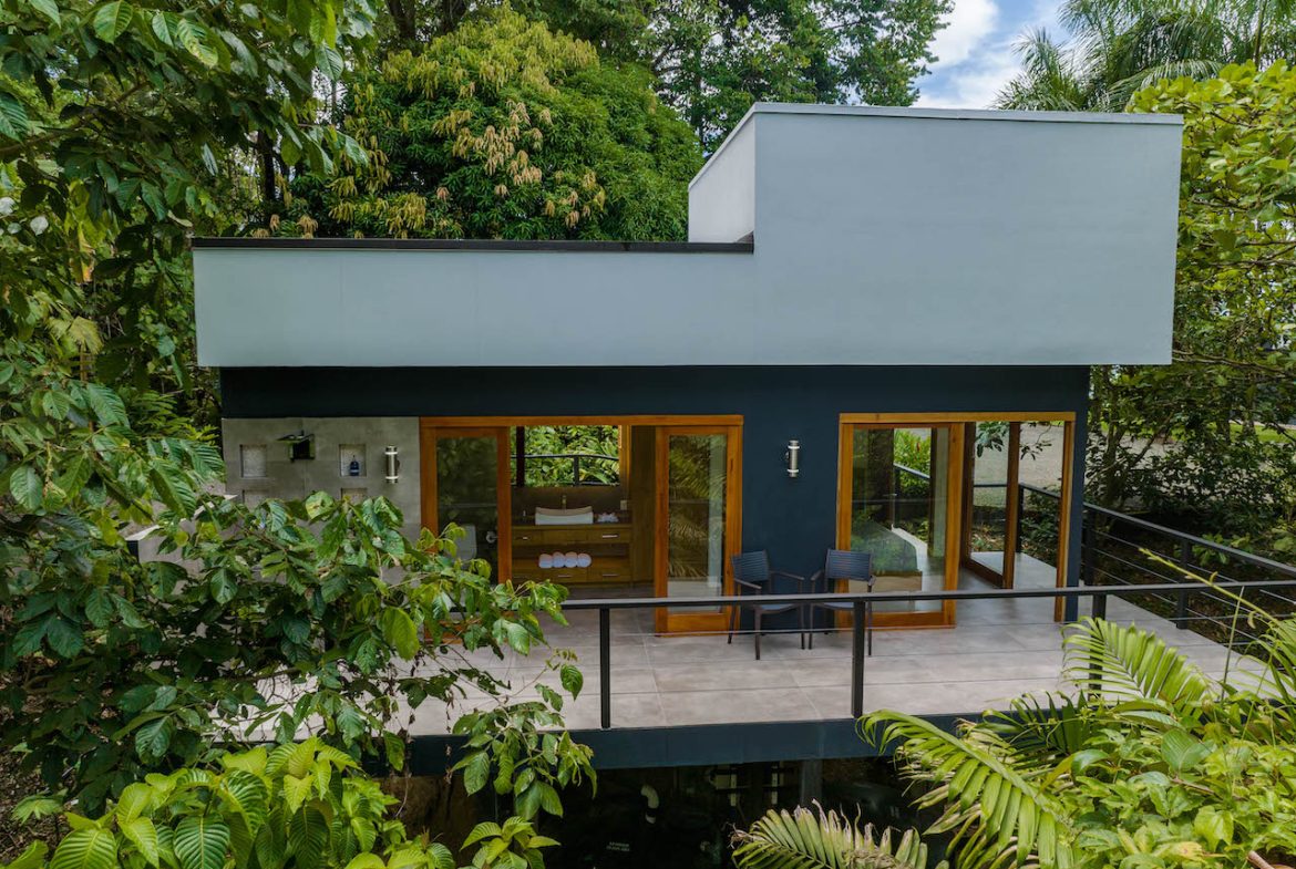 LUXURY OCEAN VIEW PROPERTY WITH HOUSE AND GUEST HOUSE – 7.36 ACRES