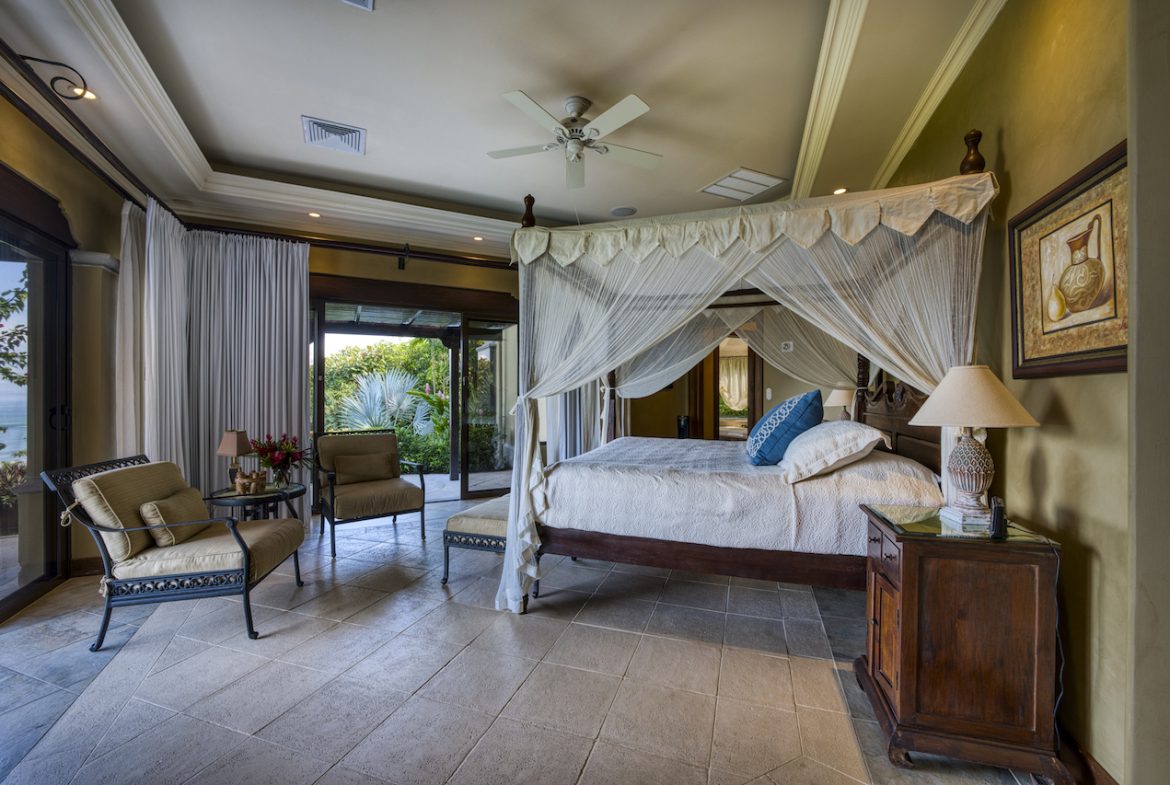 LUXURY COLONIAL-STYLE HOME WITH AMAZING OCEAN VIEWS