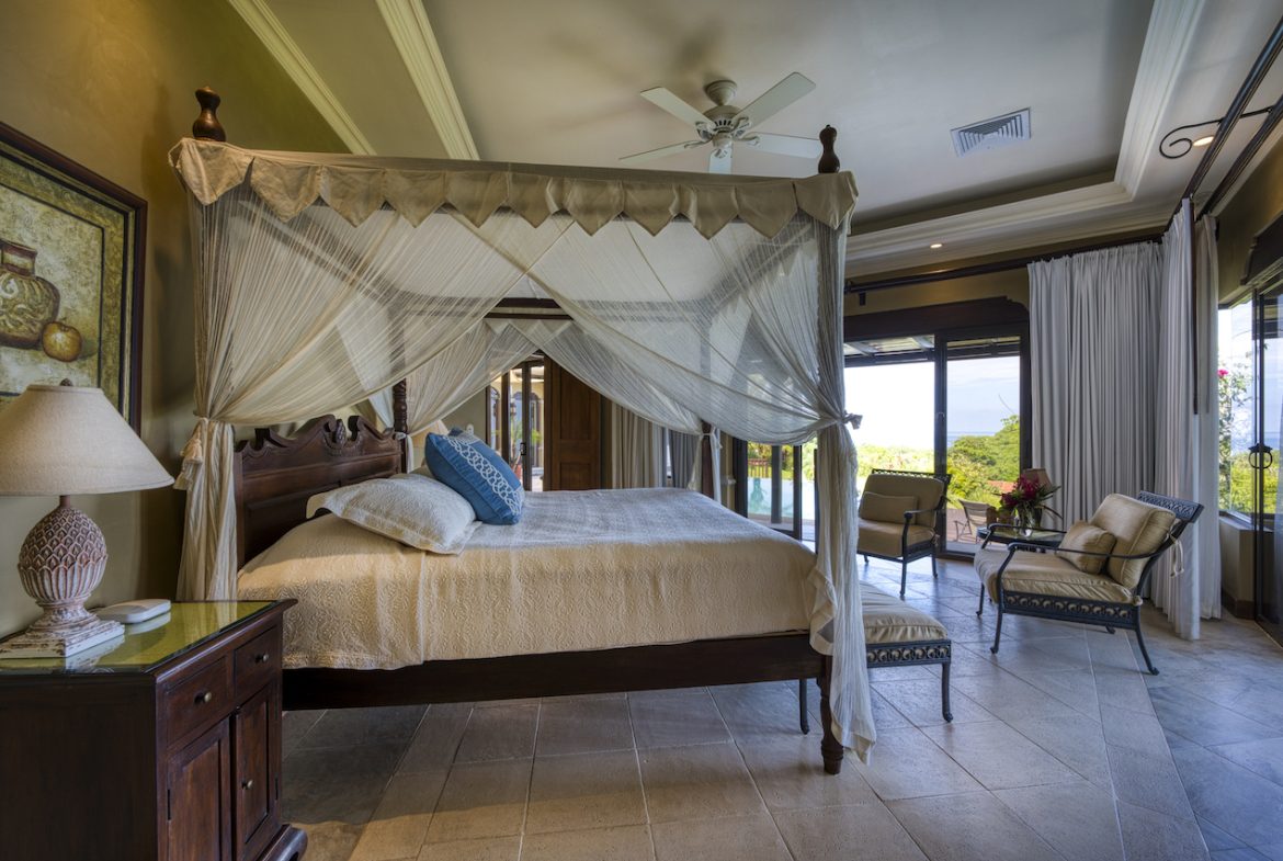 LUXURY COLONIAL-STYLE HOME WITH AMAZING OCEAN VIEWS