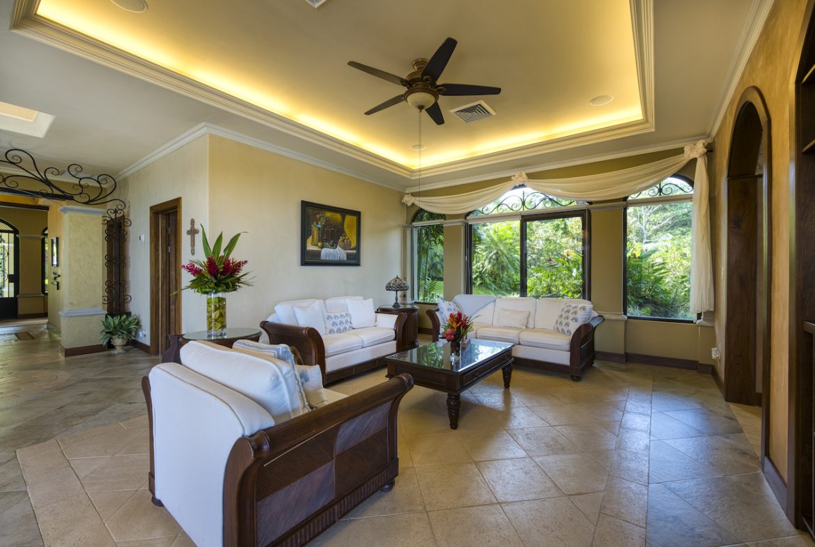 LUXURY COLONIAL-STYLE HOME WITH AMAZING OCEAN VIEWS