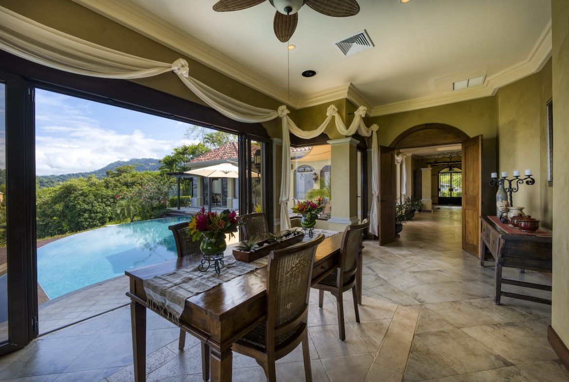 LUXURY COLONIAL-STYLE HOME WITH AMAZING OCEAN VIEWS