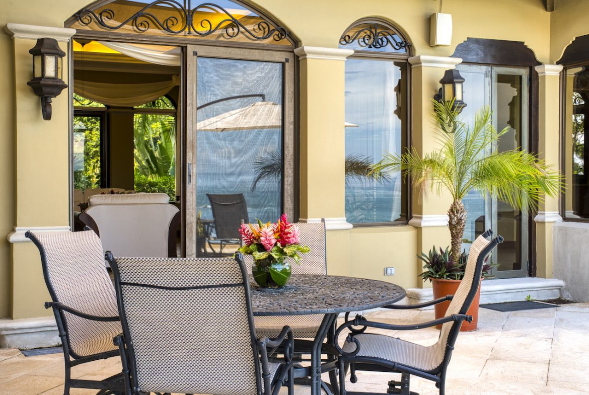 LUXURY COLONIAL-STYLE HOME WITH AMAZING OCEAN VIEWS