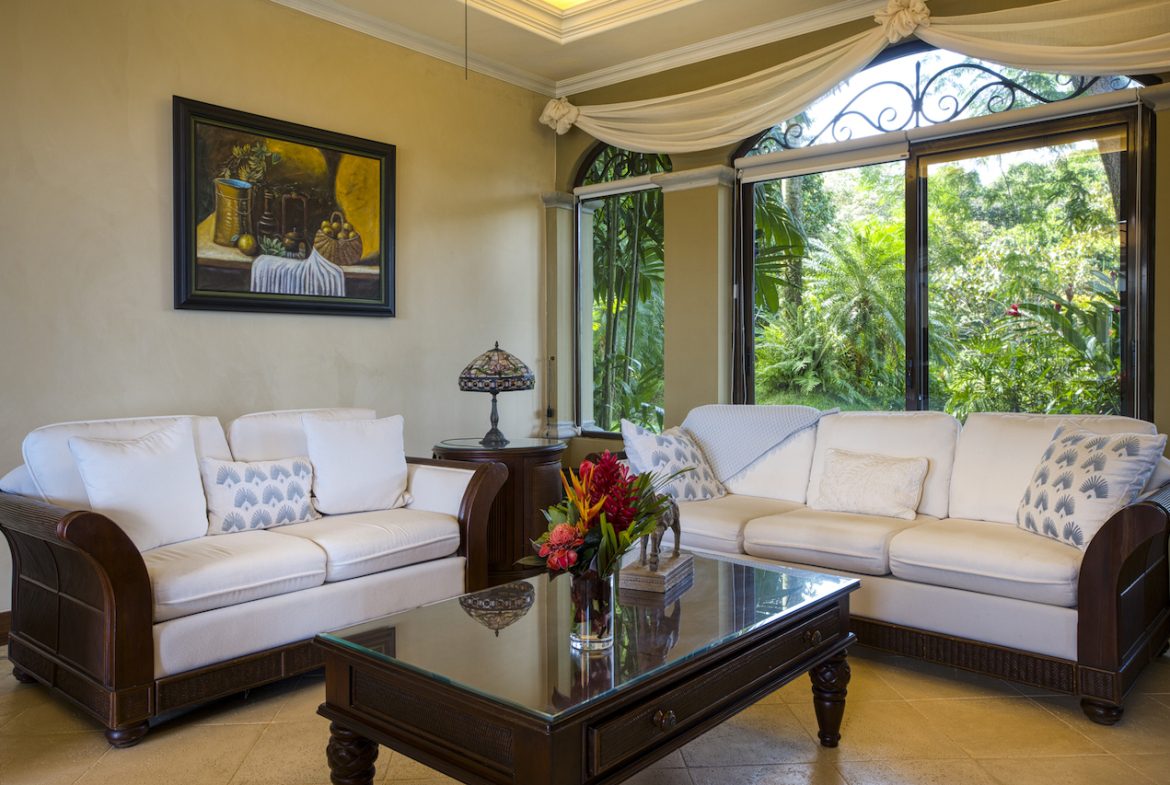 LUXURY COLONIAL-STYLE HOME WITH AMAZING OCEAN VIEWS