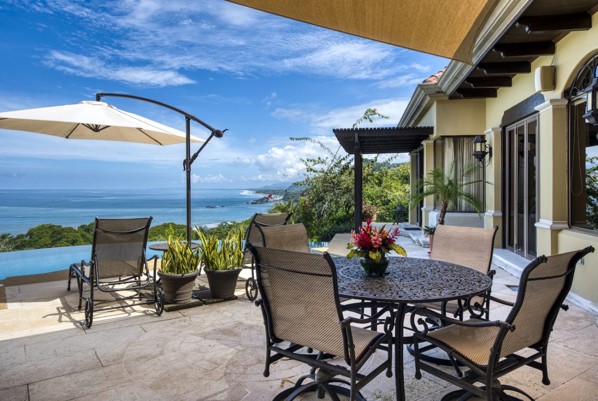 LUXURY COLONIAL-STYLE HOME WITH AMAZING OCEAN VIEWS