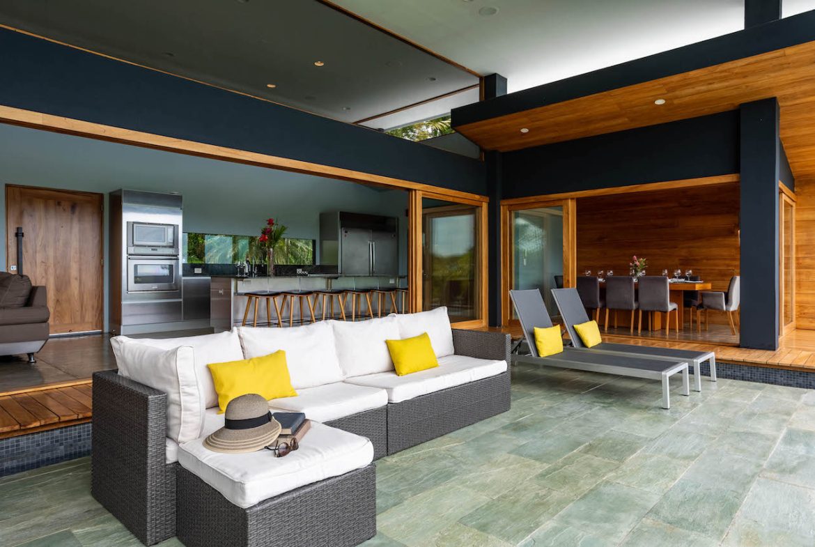 LUXURY OCEAN VIEW PROPERTY WITH HOUSE AND GUEST HOUSE – 7.36 ACRES