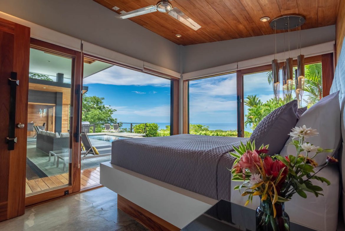 LUXURY OCEAN VIEW PROPERTY WITH HOUSE AND GUEST HOUSE – 7.36 ACRES
