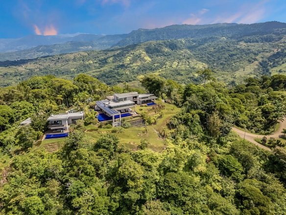 CHÂTEAU MONTAGE – LUXURY HOUSE, GUEST HOUSE, CARETAKER HOUSE AND AMAZING VIEWS IN GATED COMMUNITY, Dominical, Costa Rica — photo 3
