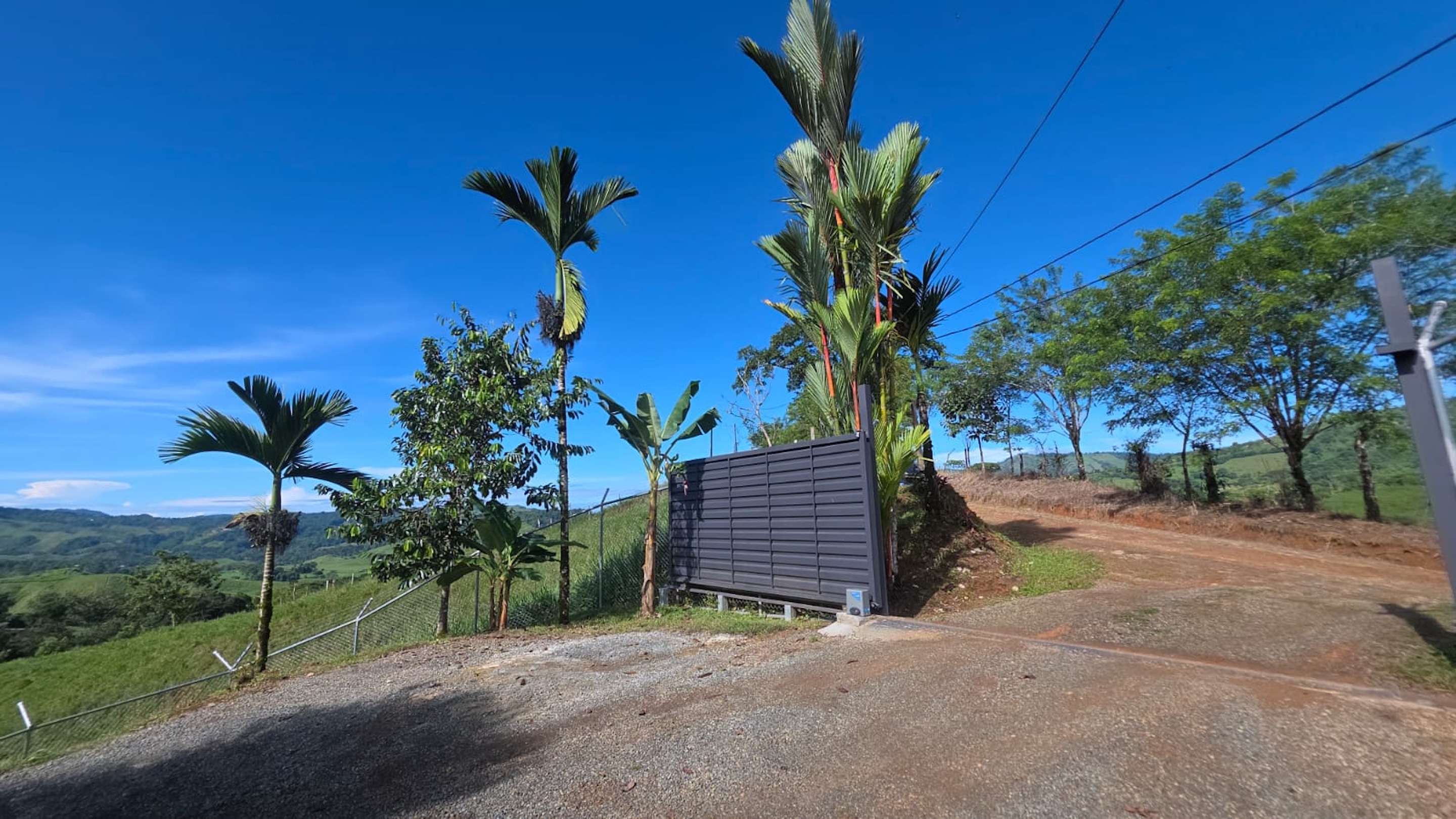 PROPERTY OF NEARLY 15 ACRES WITH A HOUSE AND NATURAL SURROUNDINGS , IN PLATANILLO