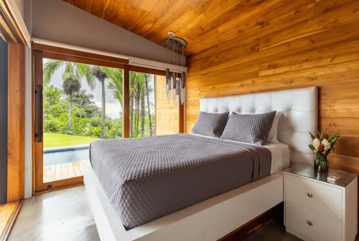 LUXURY OCEAN VIEW PROPERTY WITH HOUSE AND GUEST HOUSE – 7.36 ACRES