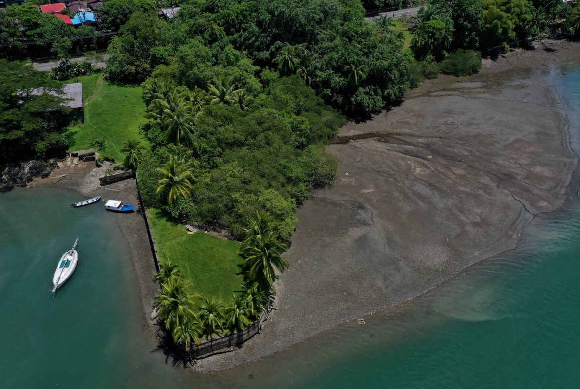UNIQUE BEACHFRONT PROPERTY WITH MARINA IN GOLFITO