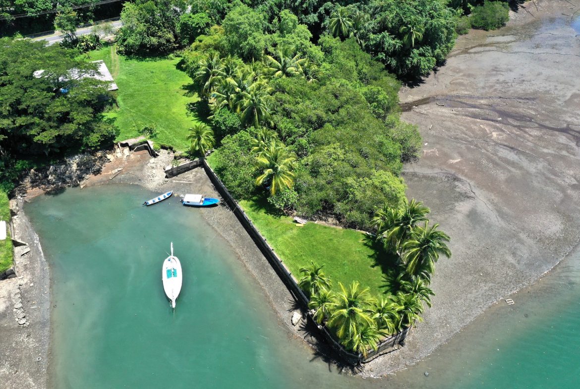 UNIQUE BEACHFRONT PROPERTY WITH MARINA IN GOLFITO