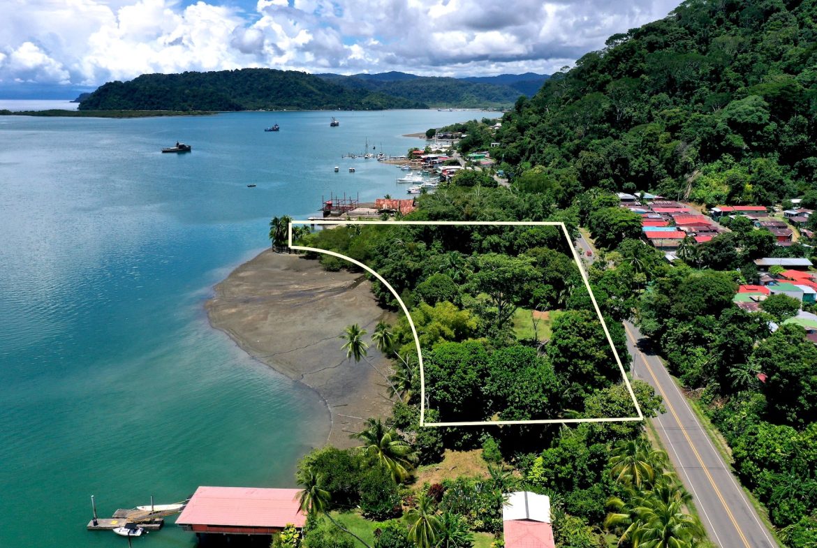 UNIQUE BEACHFRONT PROPERTY WITH MARINA IN GOLFITO