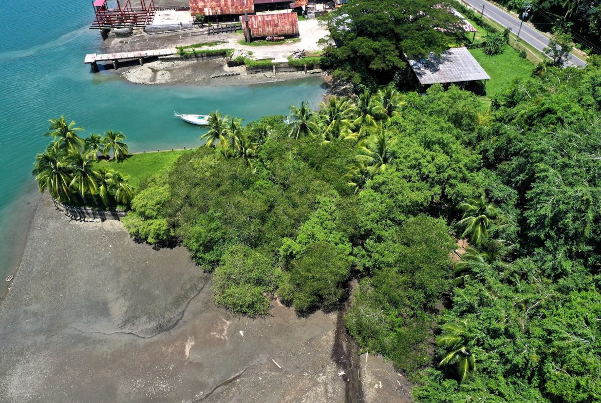 UNIQUE BEACHFRONT PROPERTY WITH MARINA IN GOLFITO