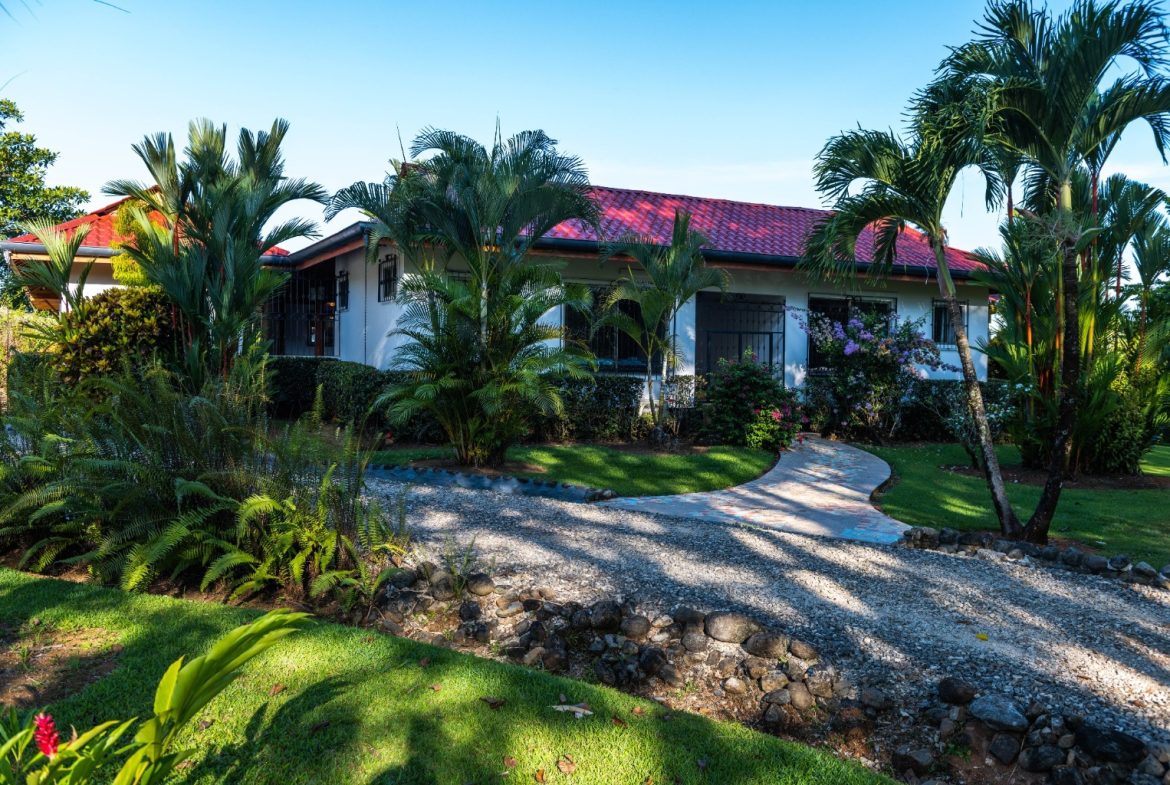 PROPERTY WITH A GUEST HOUSE AND PANORAMIC VIEWS OF THE OCEAN AND MOUNTAINS, IN OJOCHAL – 2.58 ACRES